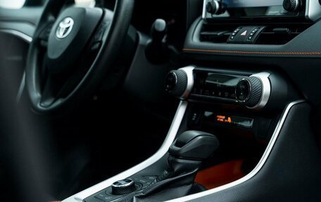 Toyota RAV4, 2019 год, 3 430 000 рублей, 22 фотография