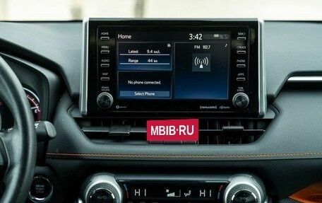 Toyota RAV4, 2019 год, 3 430 000 рублей, 29 фотография