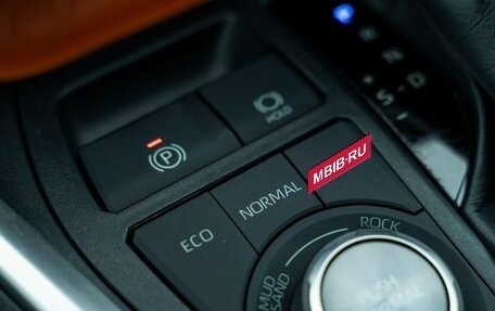 Toyota RAV4, 2019 год, 3 430 000 рублей, 27 фотография