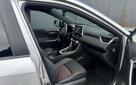 Toyota RAV4, 2021 год, 2 760 000 рублей, 8 фотография