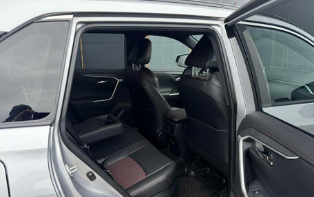 Toyota RAV4, 2021 год, 2 760 000 рублей, 9 фотография