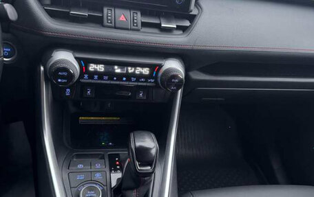 Toyota RAV4, 2021 год, 2 760 000 рублей, 10 фотография