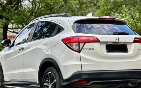 Honda Vezel, 2022 год, 1 600 000 рублей, 4 фотография