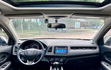 Honda Vezel, 2022 год, 1 600 000 рублей, 6 фотография