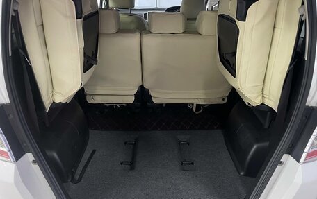 Honda Freed I, 2013 год, 1 350 000 рублей, 17 фотография