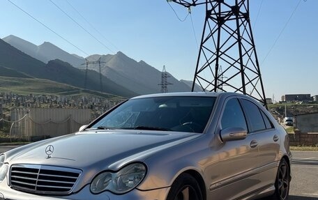 Mercedes-Benz C-Класс, 2006 год, 670 000 рублей, 1 фотография