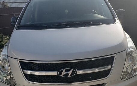 Hyundai Grand Starex Grand Starex I рестайлинг 2, 2010 год, 1 490 000 рублей, 2 фотография