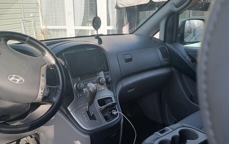 Hyundai Grand Starex Grand Starex I рестайлинг 2, 2010 год, 1 490 000 рублей, 10 фотография