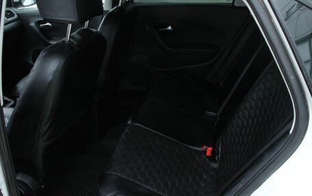 Volkswagen Polo VI (EU Market), 2011 год, 550 000 рублей, 24 фотография