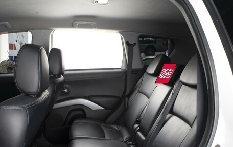 Mitsubishi Outlander III рестайлинг 3, 2010 год, 1 400 000 рублей, 10 фотография