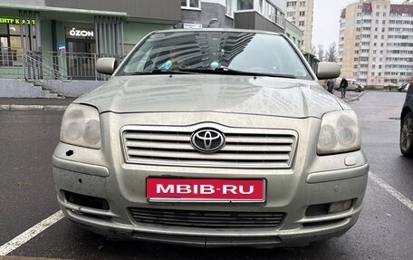 Toyota Avensis III рестайлинг, 2003 год, 500 000 рублей, 1 фотография