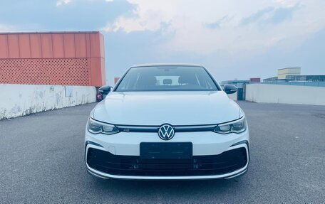 Volkswagen Golf VIII, 2023 год, 2 175 000 рублей, 2 фотография