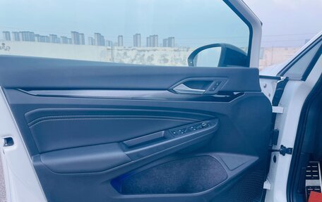 Volkswagen Golf VIII, 2023 год, 2 175 000 рублей, 17 фотография