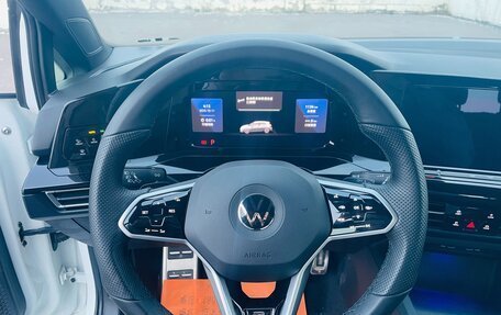 Volkswagen Golf VIII, 2023 год, 2 175 000 рублей, 21 фотография