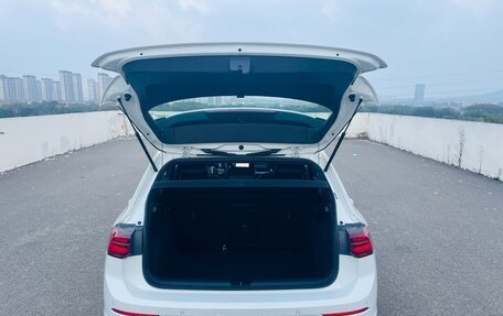 Volkswagen Golf VIII, 2023 год, 2 175 000 рублей, 33 фотография