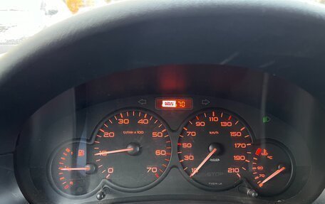 Peugeot Partner II рестайлинг 2, 2010 год, 300 000 рублей, 2 фотография