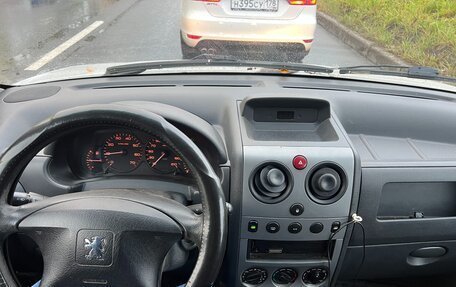 Peugeot Partner II рестайлинг 2, 2010 год, 300 000 рублей, 3 фотография