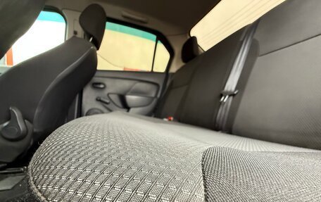 Renault Logan II, 2017 год, 650 000 рублей, 15 фотография