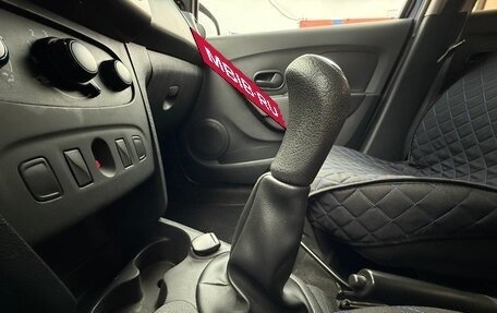 Renault Logan II, 2017 год, 650 000 рублей, 13 фотография