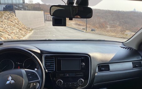 Mitsubishi Outlander III рестайлинг 3, 2012 год, 1 250 000 рублей, 13 фотография