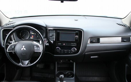 Mitsubishi Outlander III рестайлинг 3, 2013 год, 1 299 000 рублей, 10 фотография