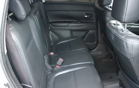 Mitsubishi Outlander III рестайлинг 3, 2013 год, 1 299 000 рублей, 11 фотография