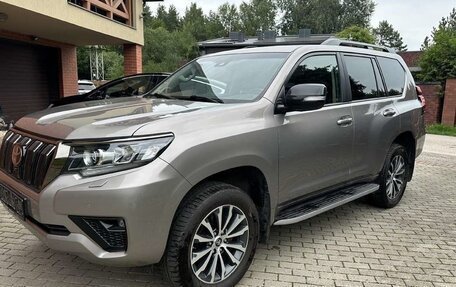 Toyota Land Cruiser Prado 150 рестайлинг 2, 2022 год, 4 670 000 рублей, 1 фотография