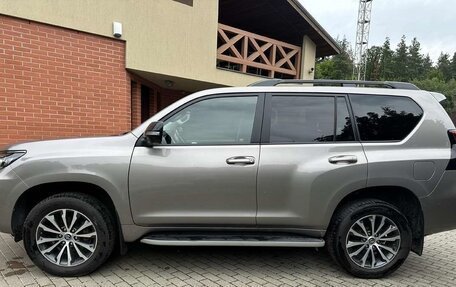 Toyota Land Cruiser Prado 150 рестайлинг 2, 2022 год, 4 670 000 рублей, 4 фотография