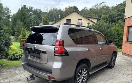 Toyota Land Cruiser Prado 150 рестайлинг 2, 2022 год, 4 670 000 рублей, 6 фотография