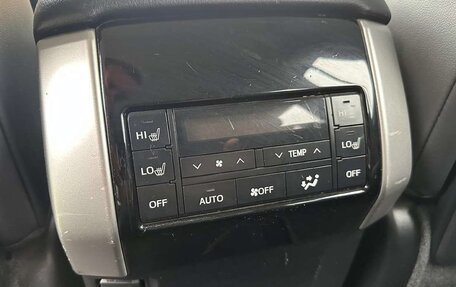 Toyota Land Cruiser Prado 150 рестайлинг 2, 2022 год, 4 670 000 рублей, 15 фотография