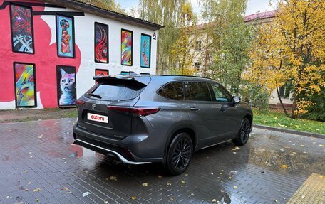 Toyota Highlander, 2023 год, 4 300 000 рублей, 5 фотография