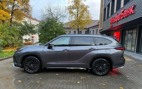 Toyota Highlander, 2023 год, 4 300 000 рублей, 7 фотография