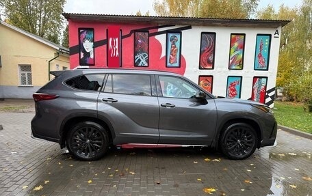 Toyota Highlander, 2023 год, 4 300 000 рублей, 3 фотография