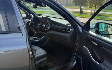 Toyota Highlander, 2023 год, 4 300 000 рублей, 13 фотография