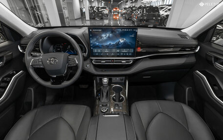 Toyota Highlander, 2025 год, 6 200 000 рублей, 8 фотография