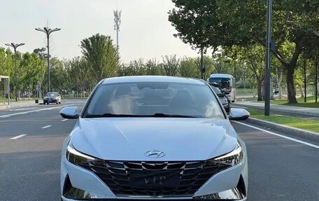 Hyundai Elantra, 2022 год, 1 580 000 рублей, 2 фотография
