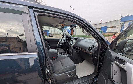 Toyota Land Cruiser Prado 150 рестайлинг 2, 2018 год, 4 180 000 рублей, 9 фотография