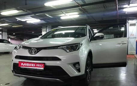 Toyota RAV4, 2015 год, 2 600 000 рублей, 2 фотография