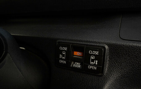 Toyota Sienta II, 2019 год, 1 969 000 рублей, 14 фотография