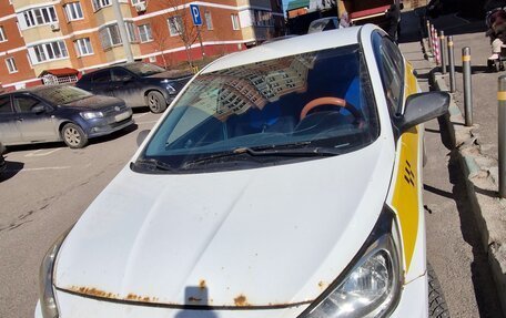 Hyundai Solaris II рестайлинг, 2013 год, 380 000 рублей, 1 фотография