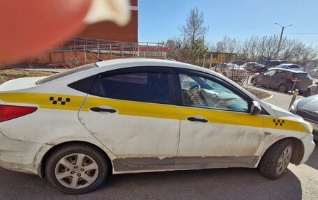 Hyundai Solaris II рестайлинг, 2013 год, 380 000 рублей, 3 фотография