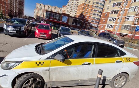 Hyundai Solaris II рестайлинг, 2013 год, 380 000 рублей, 2 фотография