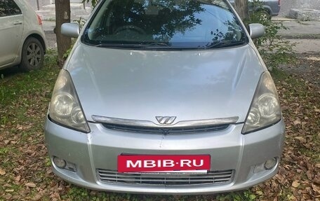 Toyota Wish II, 2003 год, 700 000 рублей, 2 фотография