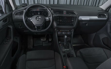 Volkswagen Tiguan II, 2018 год, 2 798 000 рублей, 6 фотография