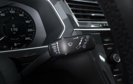 Volkswagen Tiguan II, 2018 год, 2 798 000 рублей, 19 фотография