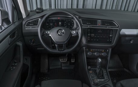 Volkswagen Tiguan II, 2018 год, 2 798 000 рублей, 13 фотография