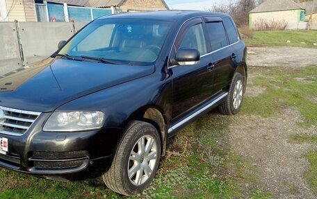 Volkswagen Touareg III, 2005 год, 699 999 рублей, 2 фотография