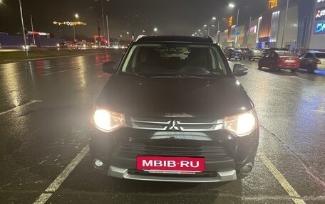Mitsubishi Outlander III рестайлинг 3, 2014 год, 1 750 000 рублей, 2 фотография