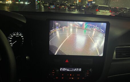 Mitsubishi Outlander III рестайлинг 3, 2014 год, 1 750 000 рублей, 14 фотография