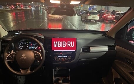 Mitsubishi Outlander III рестайлинг 3, 2014 год, 1 750 000 рублей, 9 фотография